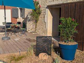 Maison avec parking - Propriété charentaise unique - FR-1-653-297 - 1