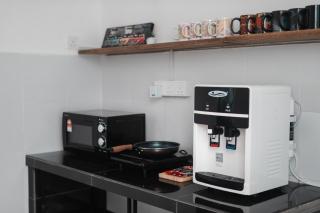 Big Terrace House for 14 Guests with Free WiFi and Netflix near Taiping Lake Garden Zoo - 4