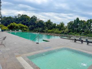 Lake Garden View 3BR Condo High Floor with Swimming Pool Free WiFi and Netflix Near Taiping Zoo - 6