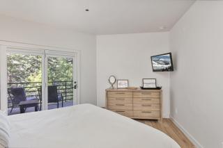 Mountain Escape with Loft & Private Deck condo - 2