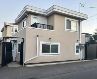 Private 3BR 2BA Laneway Home and Parking - 0
