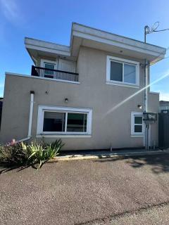 Private 3BR 2BA Laneway Home and Parking - 3
