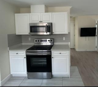 Private 3BR 2BA Laneway Home and Parking - 6