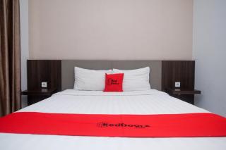 RedDoorz Apartment near Exit Toll Colomadu - 0