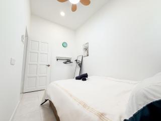 Black & White 3BR Landed 8 Pax with Free Netflix WiFi Coway - Simpang - 5