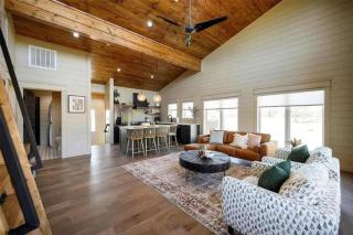 Modern Cabin Escape - Hot Tub - Game Room - Pets - 5
