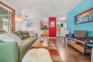 Sunlit Creekside Retreat, Walk to Gondola - 1
