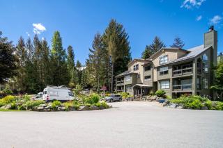 Sunlit Creekside Retreat, Walk to Gondola - 7