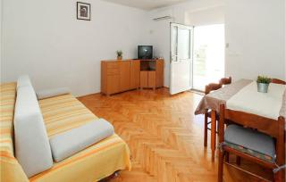1 Bedroom Beautiful Apartment In Kustici - 8