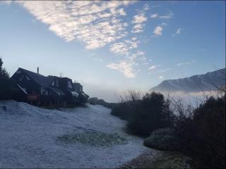 Epic views, hot tub, log fire - 6