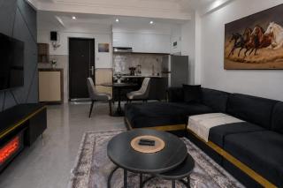 The Quiet One In Kileleshwa with a fireplace - 9