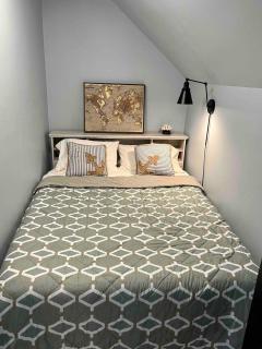2nd floor Loft 10MI to Bellingham & Border - 5