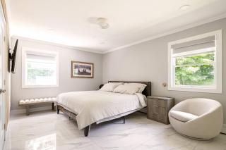 Modern 3BR Woodbury NY - 8