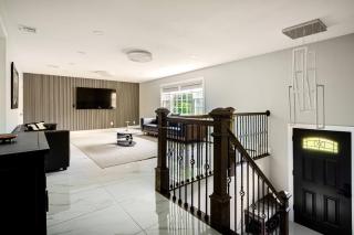 Modern 3BR Woodbury NY - 4