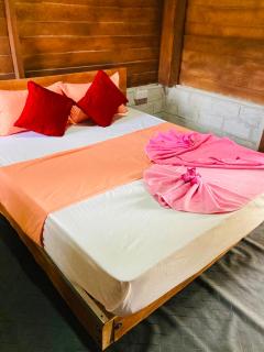 Rooms at Maduka Restaurant - 9
