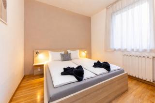 Prime Stay - Deluxe 2 Bedroom Family Apartment with Free Parking and Balcony - Budapest - 9