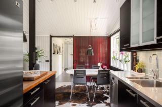 5-star homestay for 2 with breakfast, hot-tub, aircon and bikes - 1