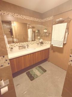 Luxe Royal 1BR at the Vineyards w Pool & WiFi - 3