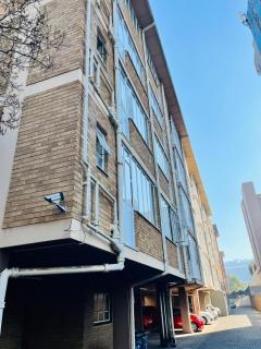 Kennzo Apartments - 0