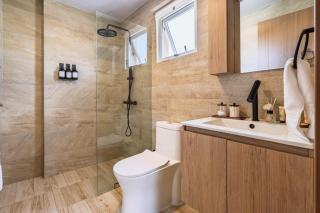 Vergel Luxury stay, king bed, Pool, Gym, Balcony - 2