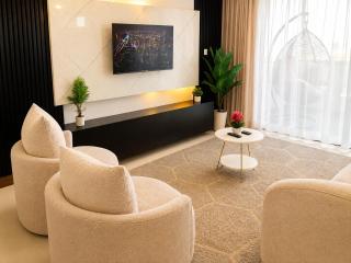 Nova Stays 1-Bedroom Apartment with Private Pool & Uninterrupted Seaview - 9
