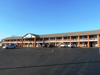 Travel Inn & Suites - Frankfort - 0