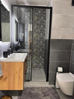 Newly renovated flat next to forest park - 3