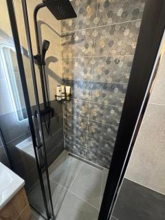Newly renovated flat next to forest park - 2