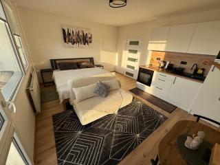 Newly renovated flat next to forest park - 0
