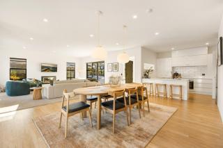 Modern Wanaka Home with Mountain Views - 6