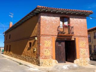 Cosy House in Veguellina de Órbigo with Fenced Garden - 0