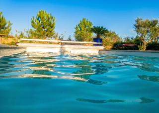 Charmant studio avec piscine partagée à Cabrières-d'Avignon - 9