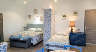 Charmant studio avec piscine partagée à Cabrières-d'Avignon - 1