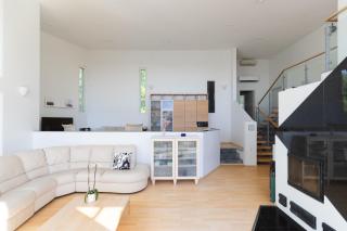 Tilava talo Muuramessa – sauna, allas, +400 m2 - 1