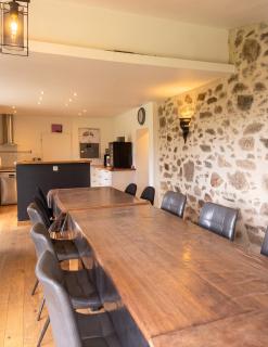 Spacieuse Maison à Pouzauges - Accueille 14 Personnes - 6