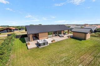Newly Built Holiday Home With Jacuzzi Sj152 - 0