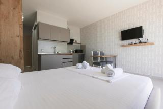 Lotus Apartments - 5
