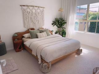 Entire Pet-Friendly Family Home in Bentleigh Central with Garden, Sleeps 4, Free Parking, Walk to Shops - 9