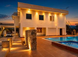 Private Farm with Big Size Pool & 7 Rooms in Kukas - 8