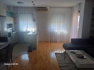 Prime Neighborhood Apartment - 7