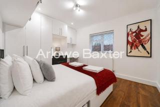 Bright 4 Bed House Ashford Surrey Sleeps 7 - 3