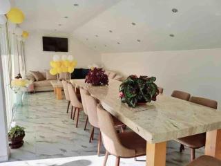 Luxurious Villa with Stunning Views in Strumyani - 1