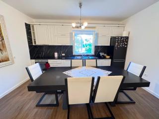 Spacious house with a big garden and fire pit - 7