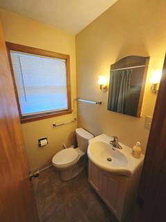 Spacious 3-Bedroom Townhome in Lincolns Historic District - 3