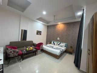 Radiant Hotel And Banquet - 4