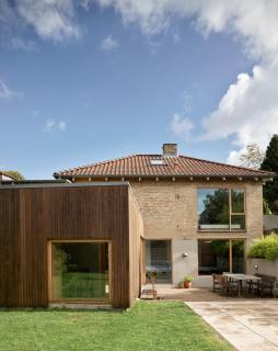 Architect-designed villa with pool close to downtown - 7