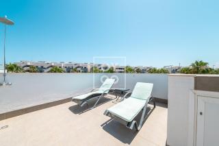 Oasis Beach Sunscape Penthouse, Private rooftop and resort wellness by OYOOSTAYS - 4