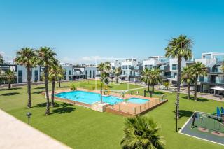 Oasis Beach Sunscape Penthouse, Private rooftop and resort wellness by OYOOSTAYS - 2