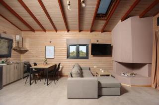 Hilltop Chalet 3 - 0