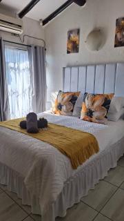 Tranquil Guest Room in Randburg with Pool Access - 8
